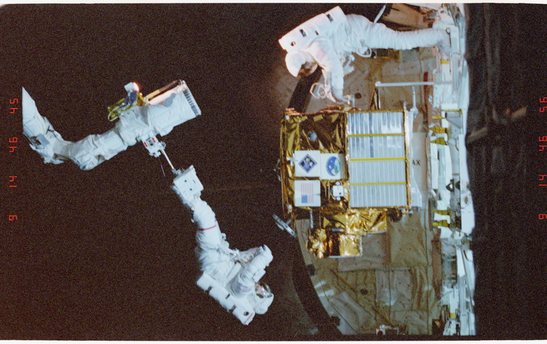 STS063-21-018.jpg