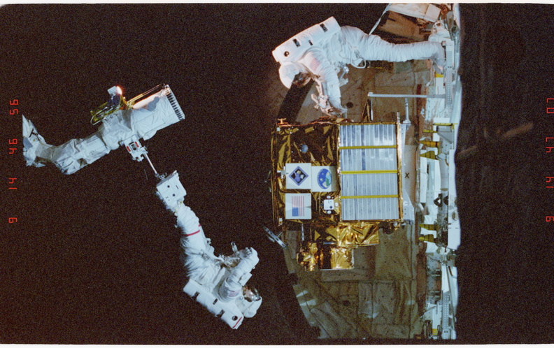 STS063-21-019.jpg