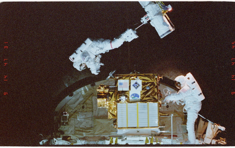 STS063-21-023.jpg