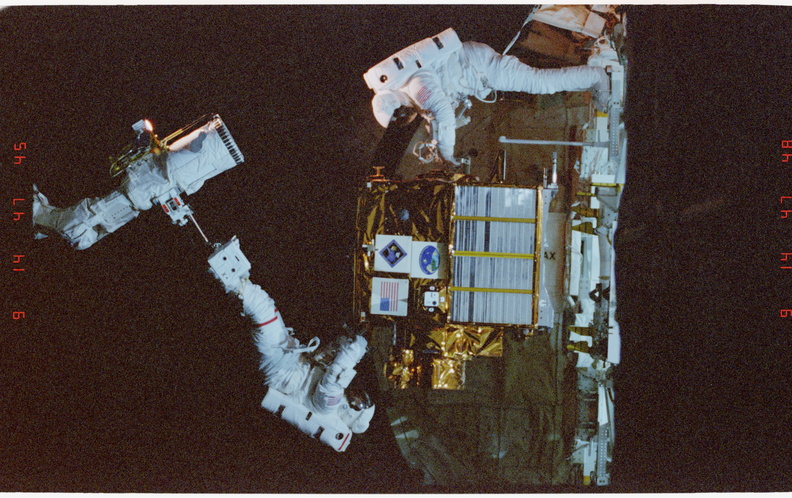 STS063-21-024.jpg