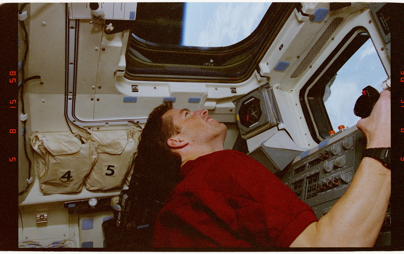 STS063-25-036.jpg