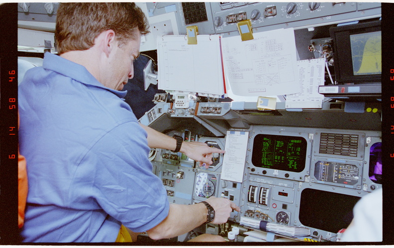 STS063-28-017.jpg