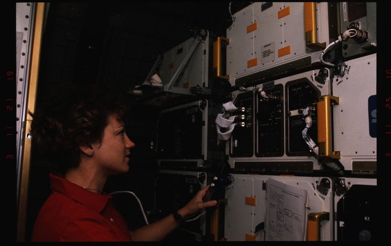 STS063-310-002.jpg