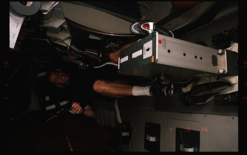 STS063-310-024.jpg