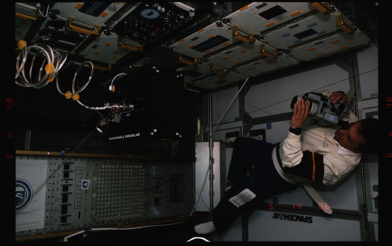 STS063-312-010.jpg