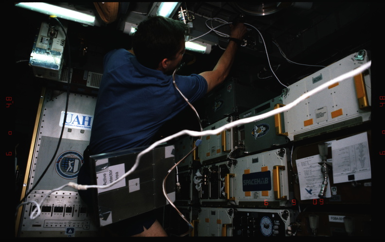 STS063-313-001.jpg