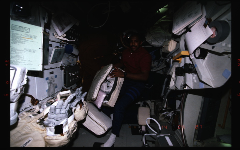 STS063-314-036.jpg