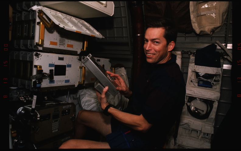 STS063-317-015.jpg