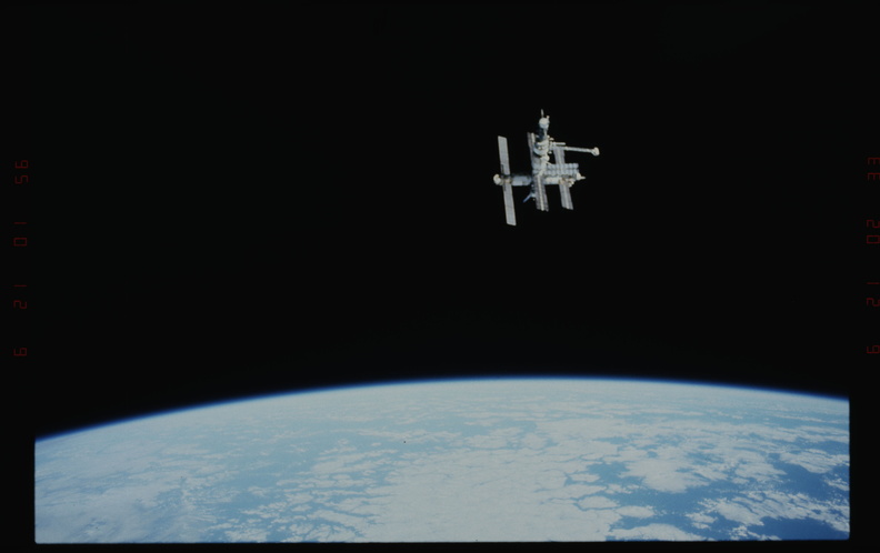 STS063-318-001.jpg