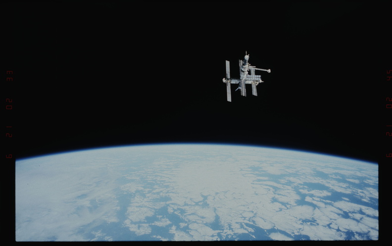 STS063-318-002.jpg