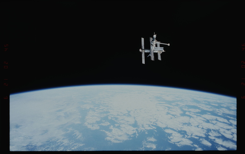 STS063-318-004.jpg