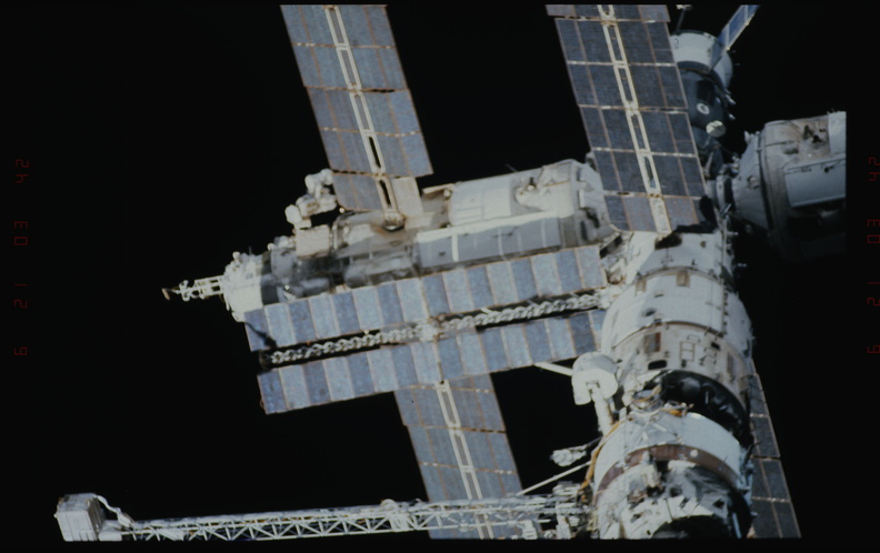 STS063-318-010.jpg