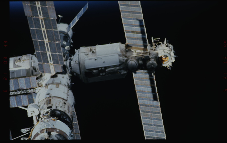 STS063-318-013.jpg