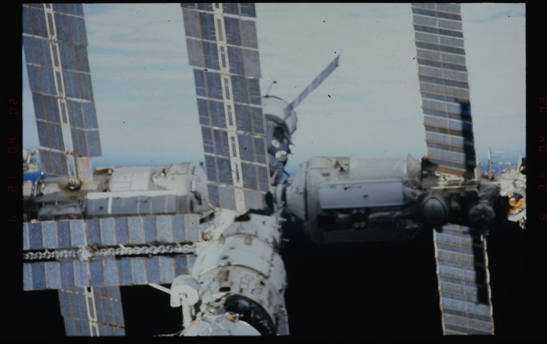 STS063-318-018.jpg