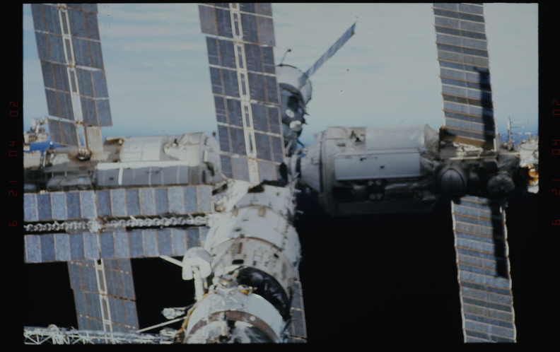STS063-318-019.jpg