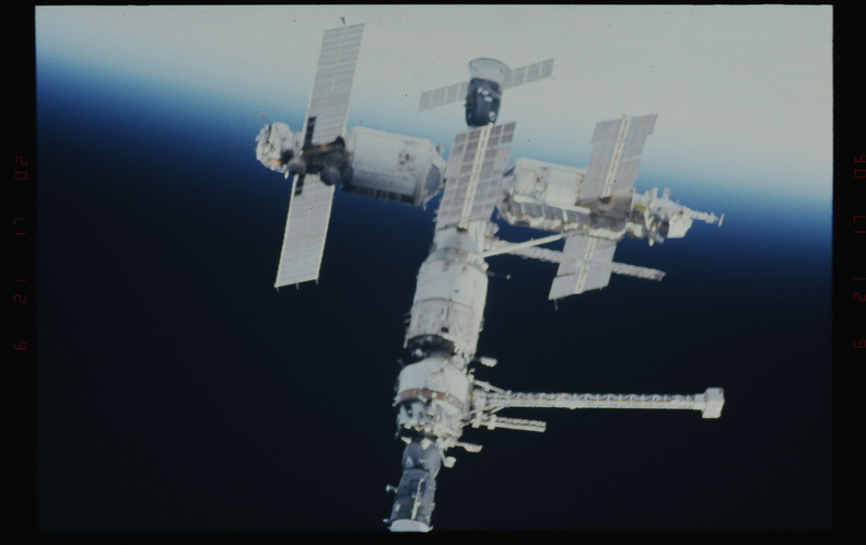 STS063-318-023.jpg