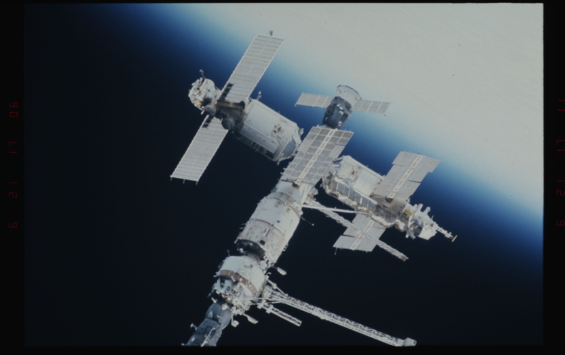 STS063-318-024.jpg