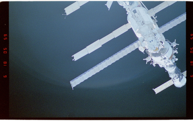 STS063-53-014.jpg