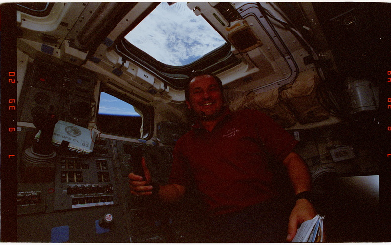 STS063-68-002.jpg