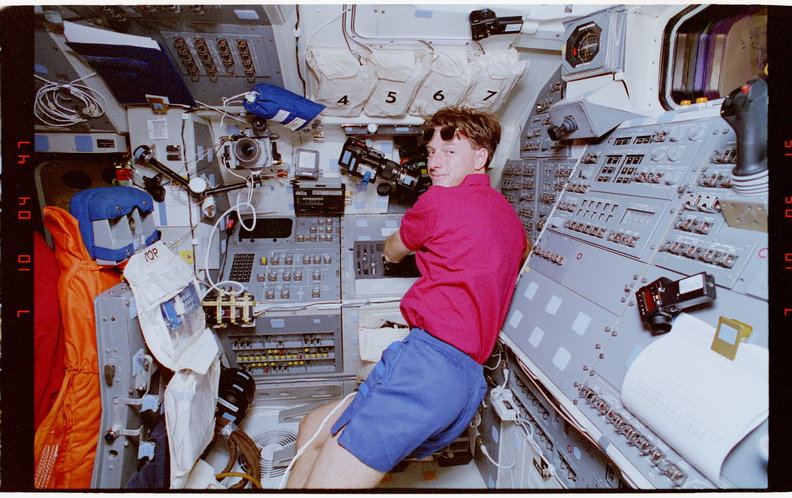 STS063-68-012.jpg