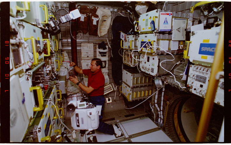 STS063-68-019.jpg