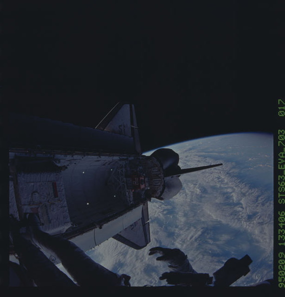 STS063-703-017.jpg