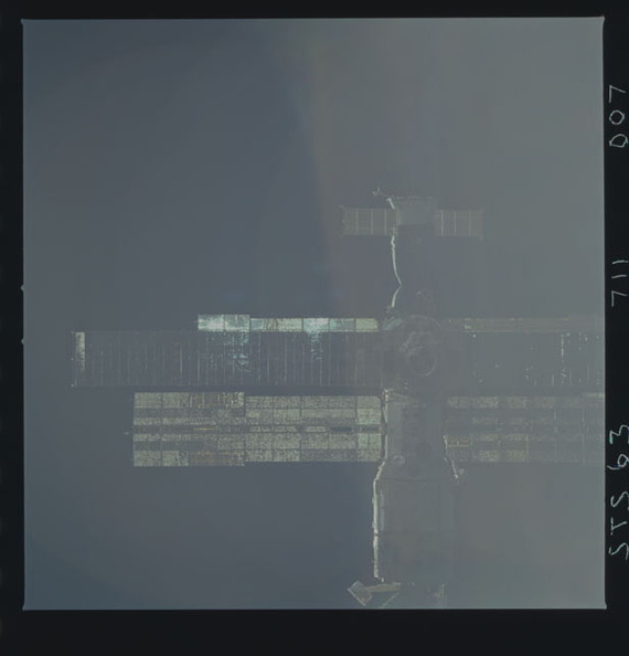STS063-711-007.jpg