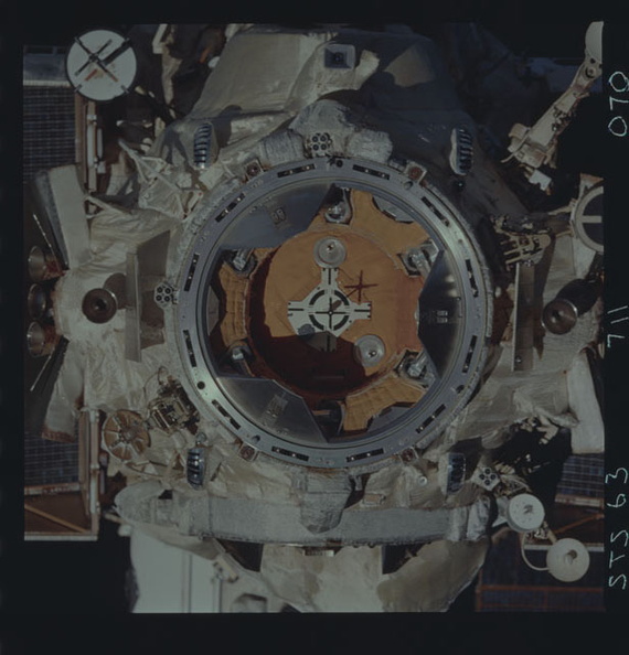 STS063-711-070.jpg