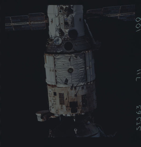 STS063-711-100.jpg