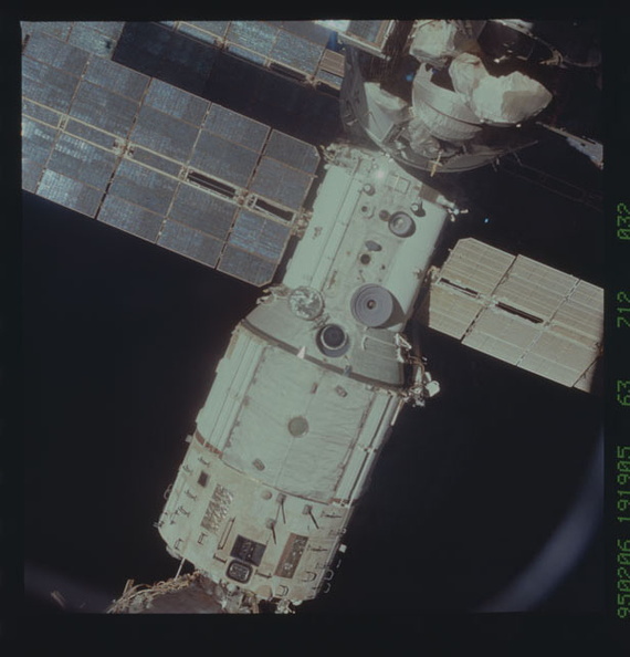 STS063-712-032.jpg