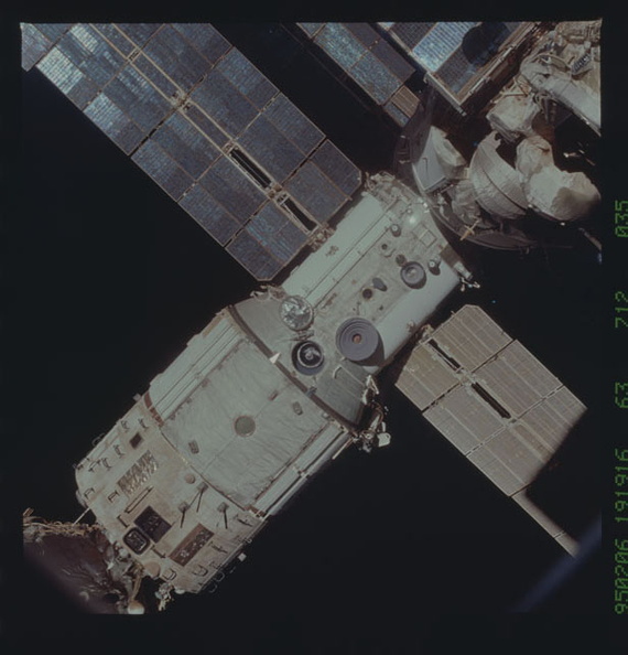 STS063-712-035.jpg