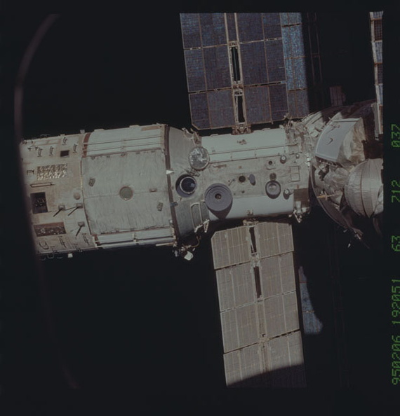 STS063-712-037.jpg