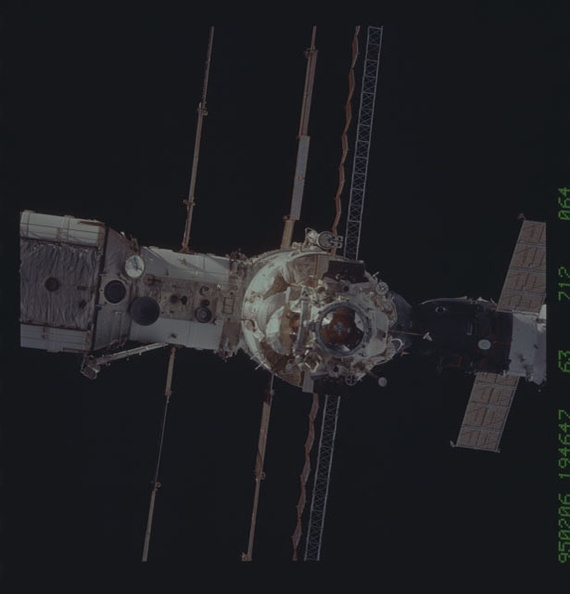 STS063-712-064.jpg