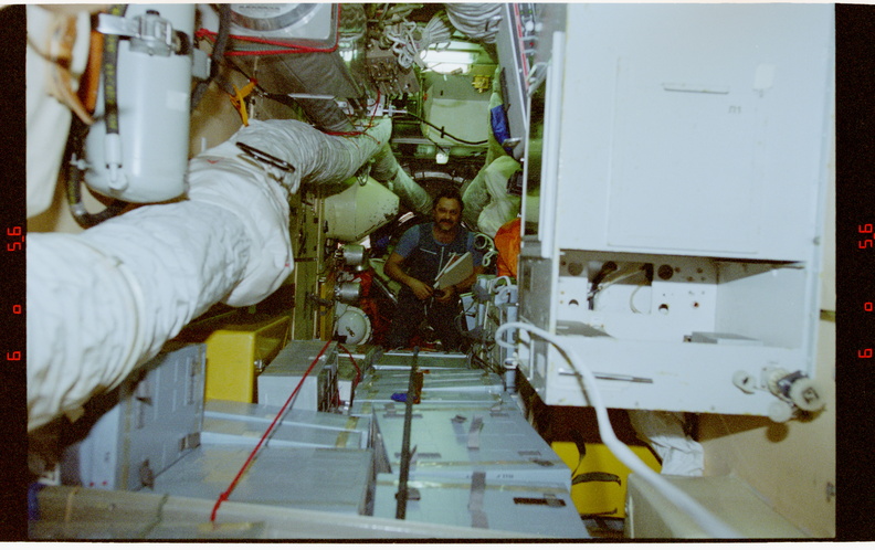 STS076-371-006.jpg