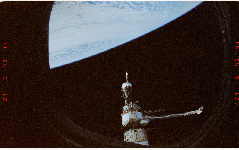 STS076-373-003.jpg