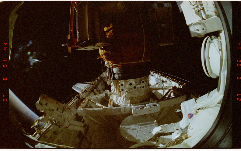 STS076-373-010.jpg