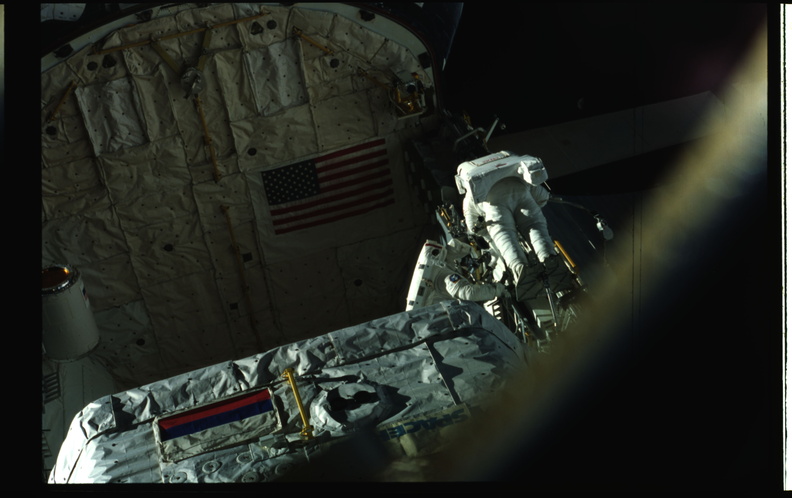 STS076-401-037.jpg