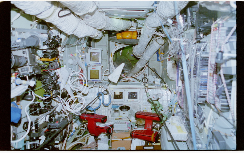 STS076-462-035.jpg