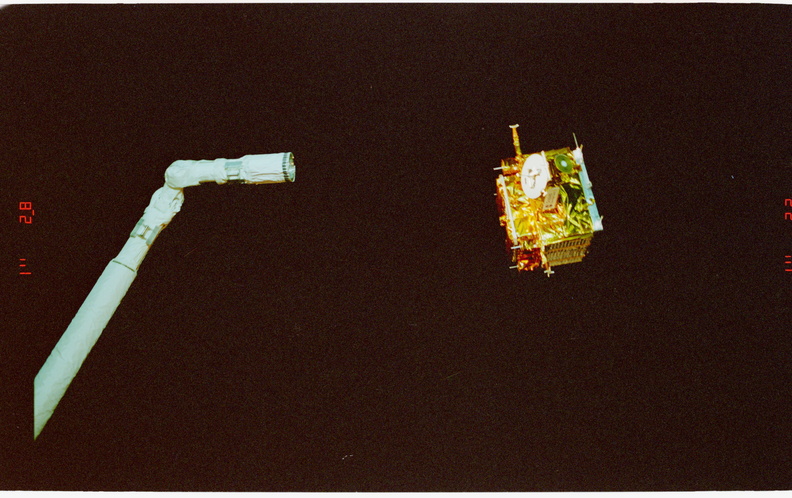 STS077-301-021.jpg