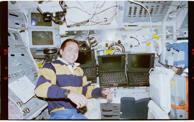 STS077-345-028.jpg