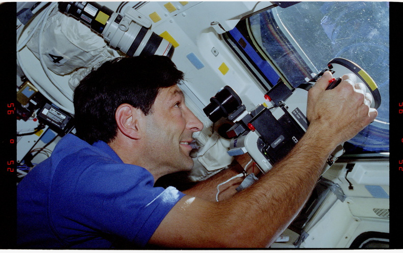 STS077-372-021.jpg