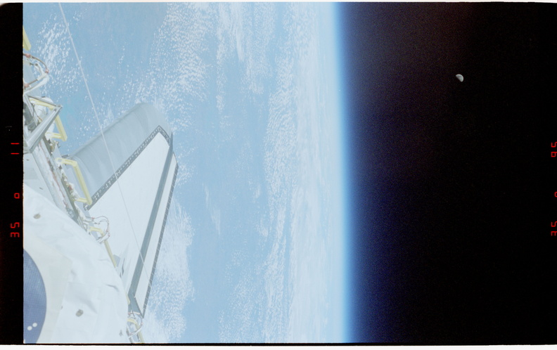 STS077-372-031.jpg