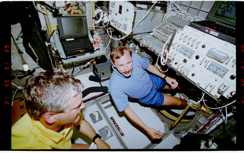 STS077-392-009.jpg