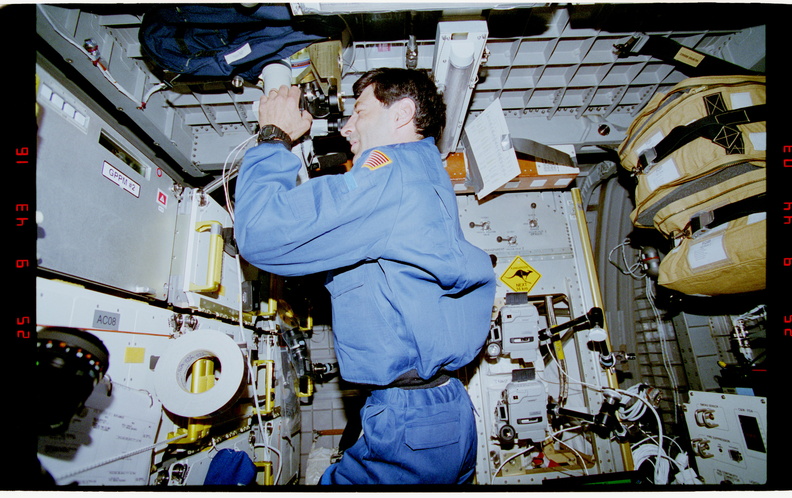 STS077-393-012.jpg