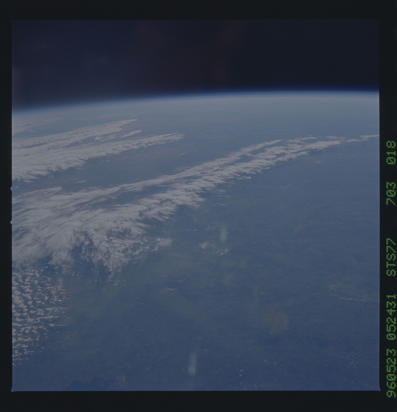 STS077-703-018.jpg