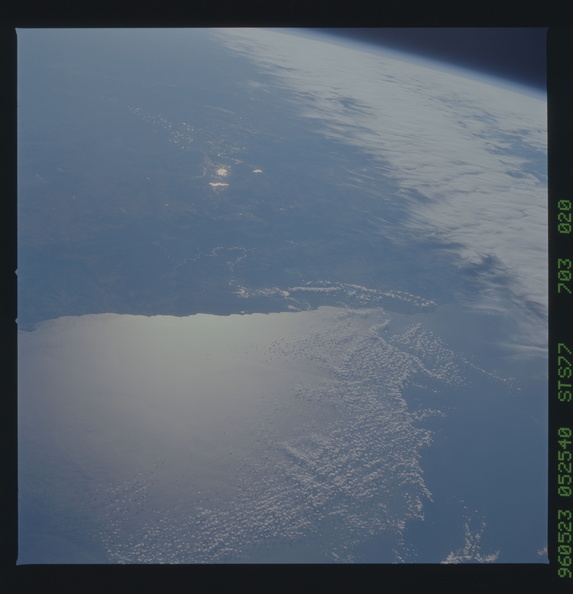 STS077-703-020.jpg