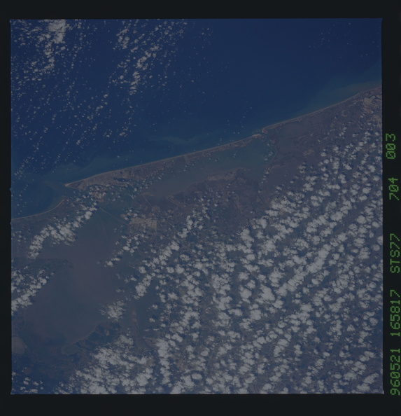 STS077-704-003.jpg