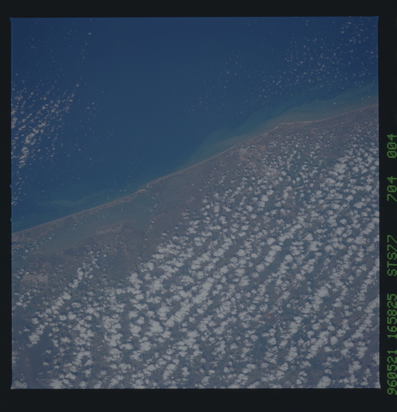 STS077-704-004.jpg