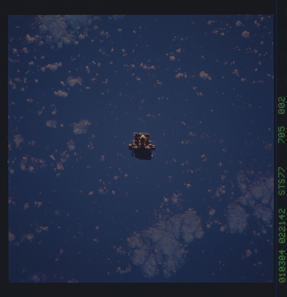 STS077-705-002.jpg