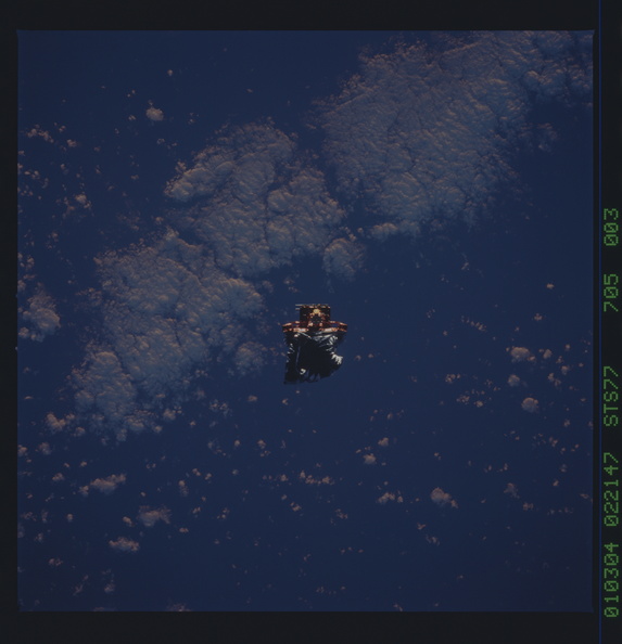 STS077-705-003.jpg